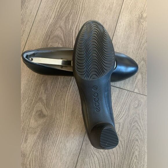 Ecco woman’s heel shoes NWOT - Picture 5 of 7